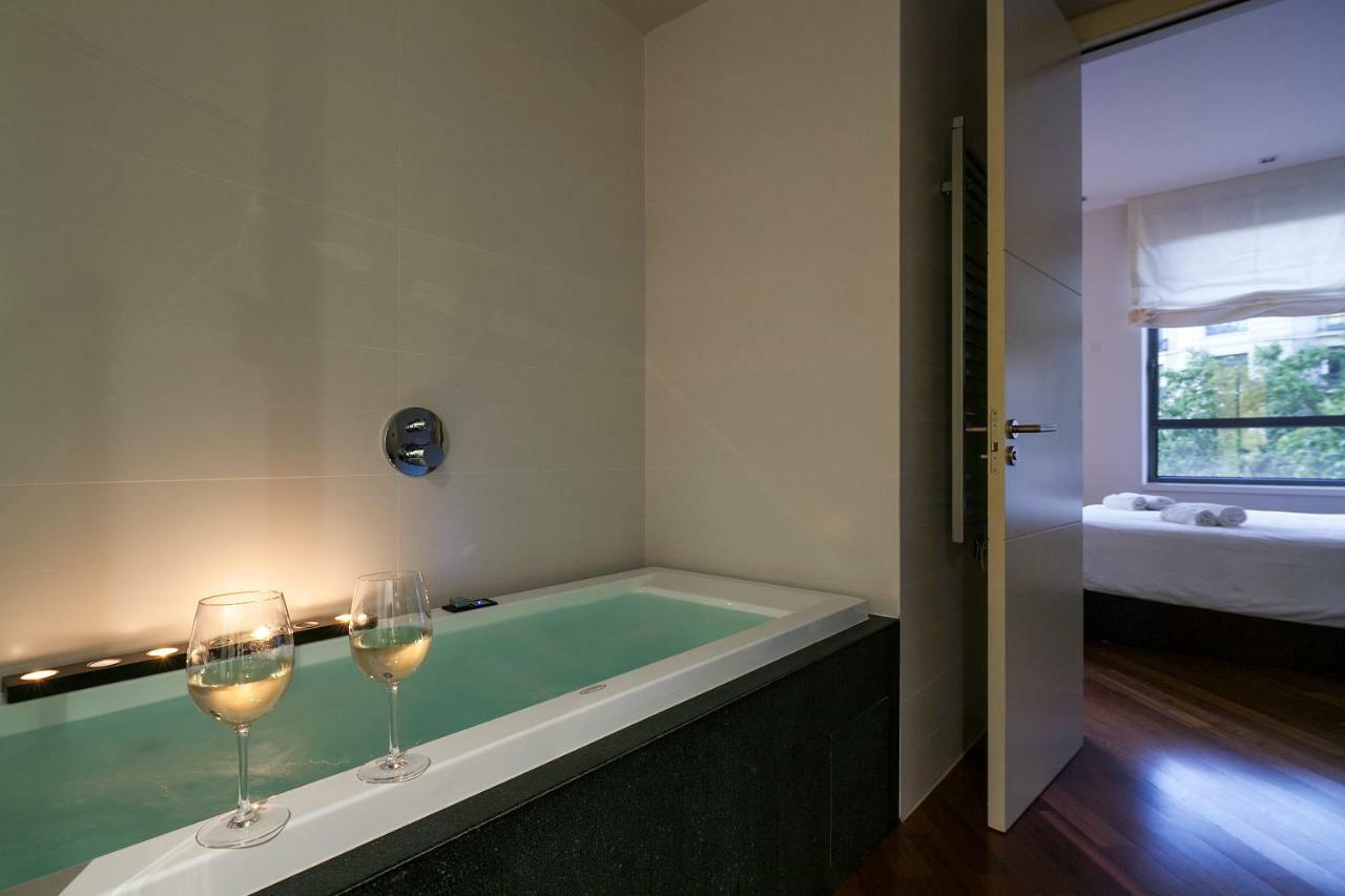 Uma Suites Passeig De Gracia 16 巴塞罗那 外观 照片